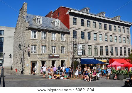 Tourists on Jacques Cartier place