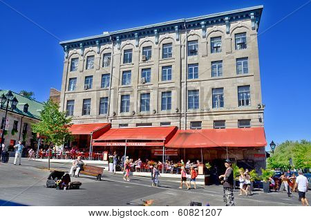 Tourists on Jacques Cartier place