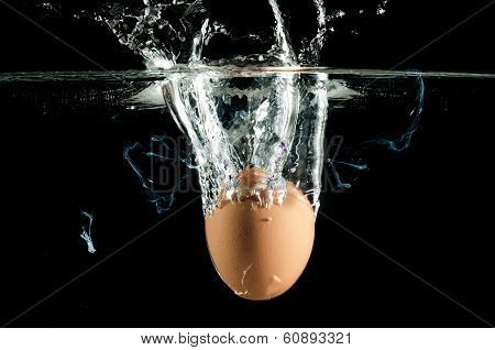 egg splashing drop  in water