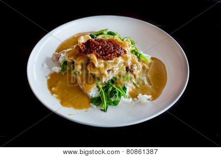 Thai Dish : Pra Ram Long Song, Blaned Pork With Peanut Sauce And Chinese Spinash