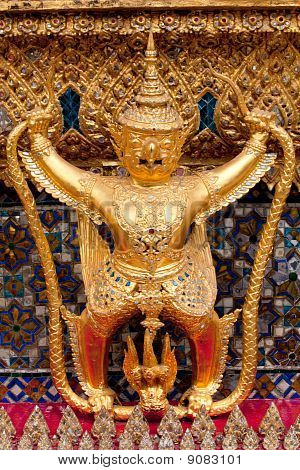 Garuda ทองในแกรนด์พาเลซ ไทย