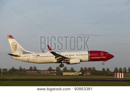 Amsterdam Airport Schiphol - Boeing 737 Of Norwegian Lands