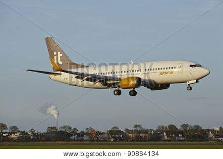 Amsterdam Airport Schiphol - Boeing 737 Of Jet Time Lands