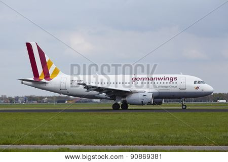 Amsterdam Airport Schiphol - Airbus A319 Of Germanwings Lands