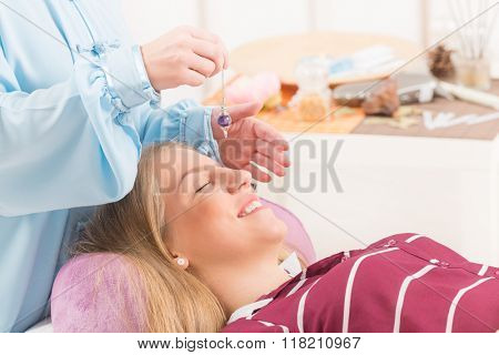 Alternative medicine therapist using pendulum to make a diagnosis