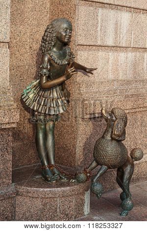 Kiev, Ukraine - October 02, 2015: Bronze Statue Of Characters From Fairy Tale Malvina And Artemon