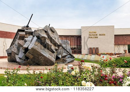 The sculptural composition Tank battle at Prokhorovka - Taran. Russia