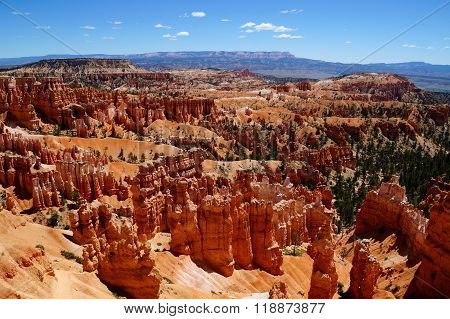 View over the hoodoos of Bryce Canyon at Sunset Point.