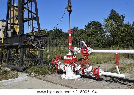 Oil well. The equipment and technologies on oil fields.