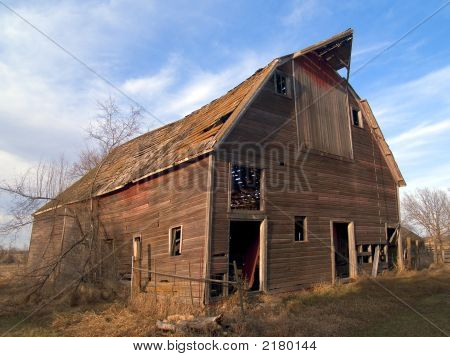 Rovina Barn