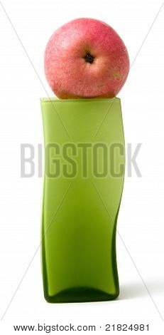 Mela rossa Ower un vaso verde