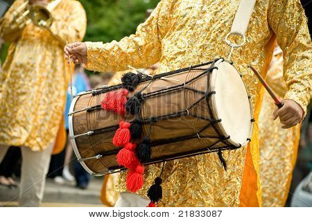 กลอง Dhol