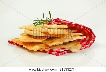 pieces of traditional Tuscan flatbread (Ghiottina Toscana) on checkered place mat