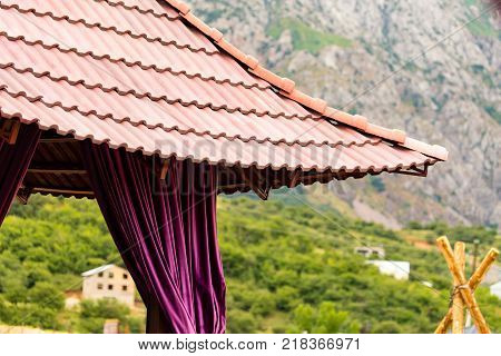 The roof of a house in Chinese style .