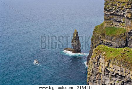 หน้าผาของ Moher และเรือ