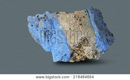 A mineral is a discrete organic integrity of a system of interacting atoms, ordered with the unlimited three-dimensional periodicity of their balanced States, which are relatively indivisible structural elements of rocks and dispersed passagieren formatio