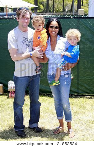 LOS ANGELES - 7 JUN: Garcelle Beauvais-Nilon, echtgenoot Michael Nilon en hun tweeling zonen op de A-Tim
