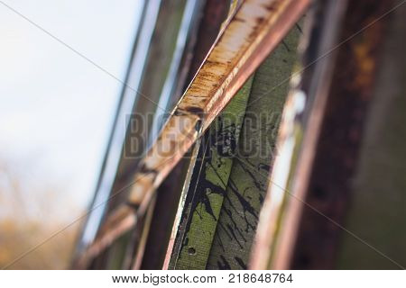 Using steel wire for securing steel bars with wire rod for reinforcement of concrete or cement.