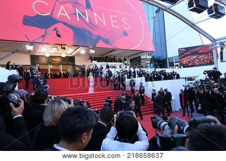Uma Thurman attends the 'Ismael's Ghosts (Les Fantomes d'Ismael)' screening and Opening Gala during the 70th annual Cannes Film Festival at Palais des Festivals on May 17, 2017 in Cannes, France.