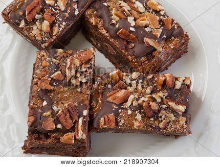 Chocolate brownies with peacans and caramel.