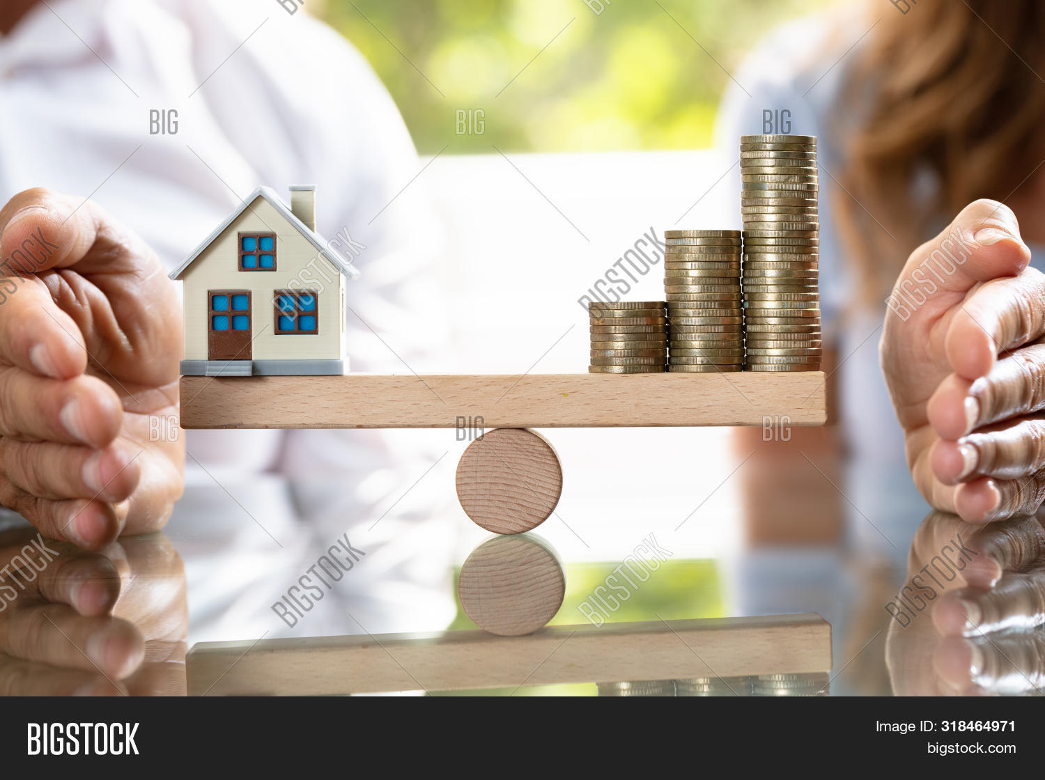 Движимое и недвижимое имущество автомобиль. Вещи и имущественные права. Деньги это имущество или нет. Ссуда в банке. Имущество.