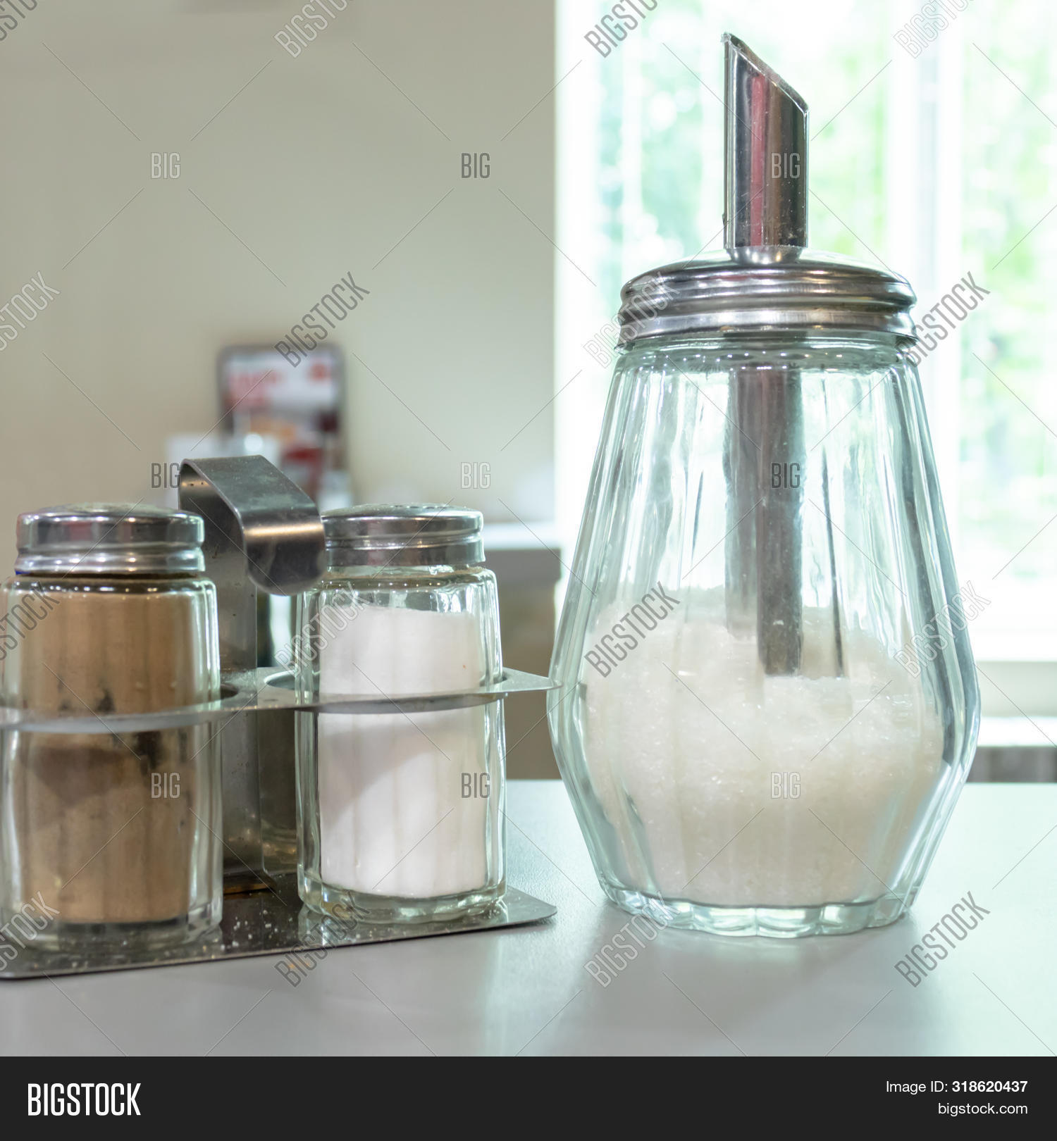 красивый сахар. соль и сахар на столе. сахар рафинад. соль и сахар на столе. сахар белый свекловичный.