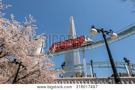 Seoul, Korea - April 8, 2019: Lotte World Amusement Park And Cherry Blossom In Spring, A Major Touri