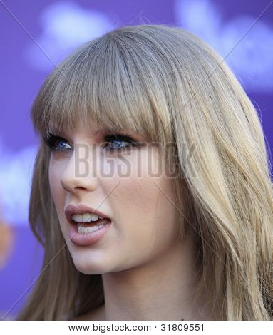 LAS VEGAS - APR 1: Taylor Swift på 47: e årlige Academy Of Country Music Awards afholdt på MGM G