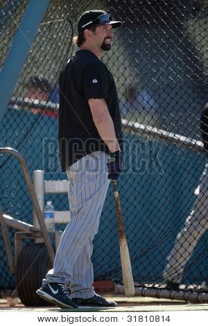 LOS ANGELES - 30 Mayıs: Colorado Rockies 1B Todd Helton #17 Colorado R arasında MLB oyun önce