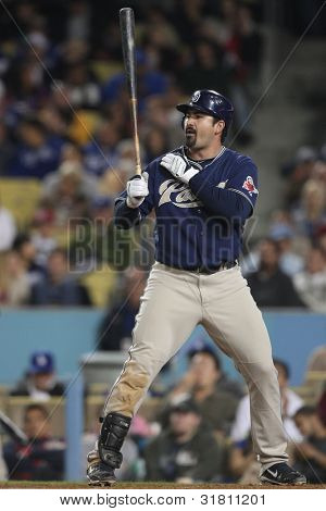LOS ANGELES - Eylül 22: San Diego Padres 1B #23 Adrian Gonzalez yarasa sırasında Padres Dodgers g