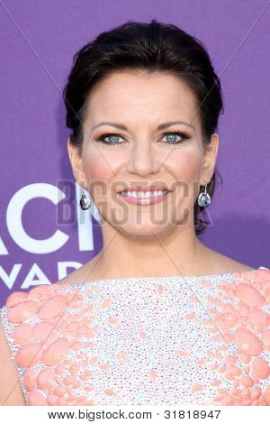 LAS VEGAS - APR 1: Martina McBride přijde v roce 2012 akademie Country Music Awards v MGM Grand