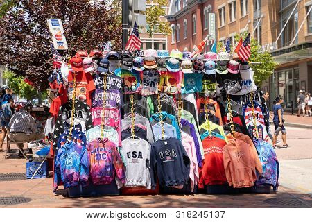 Washington, Dc - August 4, 2019: A Souvenir Stand On The Sidewalk Of Penn Quarter Selling Washington