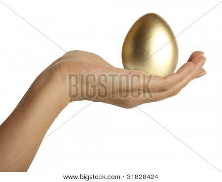 Huevo de oro en la mano