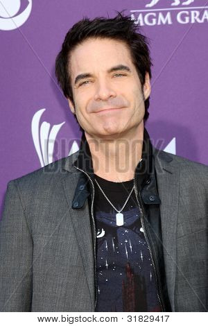 LAS VEGAS - APR 1: Pat Monahan přijde v roce 2012 akademie Country Music Awards v MGM Grand Gar