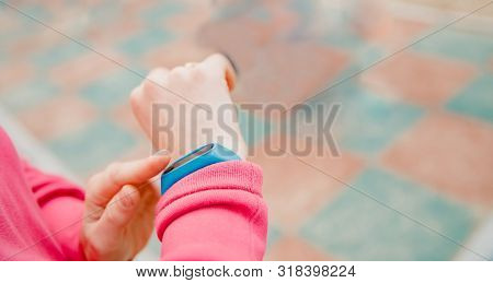Girl Sport Uses Finger Touches Fitness Bracelet To Measure Heart Rate And Number Steps, Useful Techn