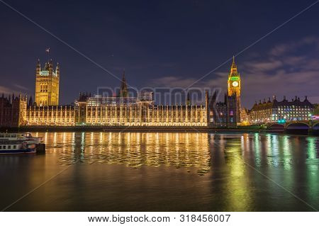 Night Photo Of The Houses Of Parliament In London