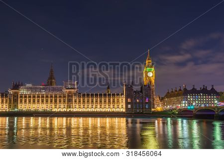 Night Photo Of The Houses Of Parliament In London