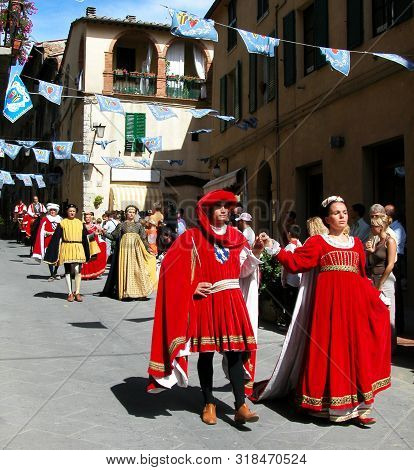 Sarteano (siena, Tuscany) / Italy - Agoust 15, 2008: Medieval Saracen Joust, Giostra Del Saracino. T
