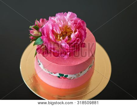 Faultline Cake Decoraited Sugar Paper And Pink Peony. Ideas For Wedding Cake, Birthday Cake