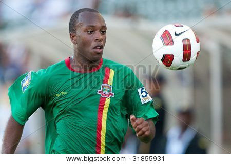 CARSON, CA. - 6 giugno: giocatore di Grenada D Anthony Straker #15 in azione durante il 2011 CONCACAF Gold C