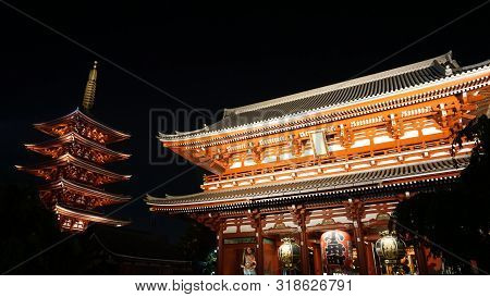 Tokyo / Japan - September, 16 2018: Five-story Pagoda. Hozomon  Is The Inner Of Two Large Entrance T