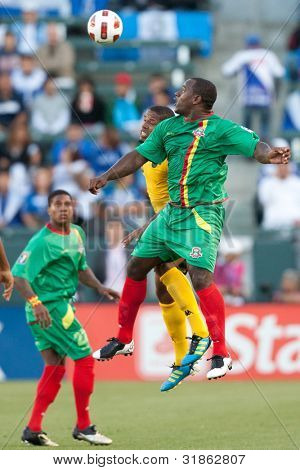CARSON, CA. - 6 giugno: Grenada F Delroy Facey #8 (R) & Jamaica D Jermaine Taylor #6 (L) durante i 20