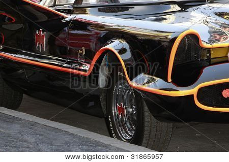 LOS ANGELES, CA - 5 APR: La Batmobile in una cerimonia dove Adam West è onorato con una stella su H