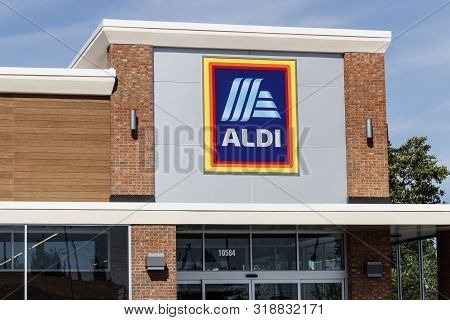 Carmel - Circa August 2019: Aldi Discount Supermarket. Aldi Sells A Range Of Grocery Items, Includin