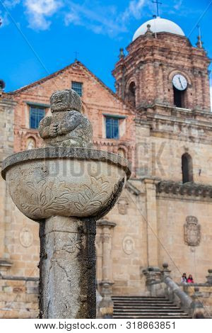 Mongui, Colombia - August, 2019: Fountain At The Central Square In The Small Town Of Mongui With The