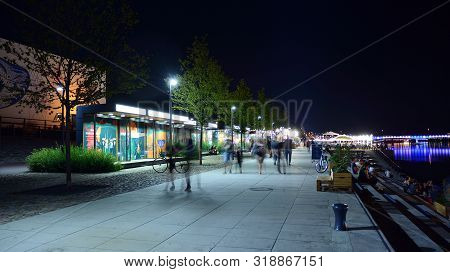 Warsaw, Poland. 25 August 2019. Vistulan Boulevards On The Western Side Of The River Vistula In Wars