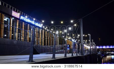Warsaw, Poland. 25 August 2019. Vistulan Boulevards On The Western Side Of The River Vistula In Wars