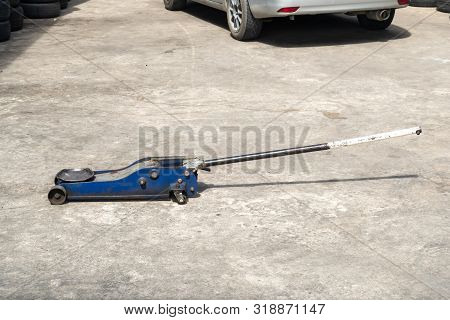 Used Hydraulic Vehicle Jack Or Vehicle Lifting For Inspection Of Vehicle Underbody, Brake Repairs.