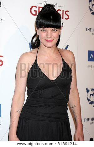 Los Angeles Mär 24: Pauley Perrette kommt 2012 Genesis Awards bei der Beverly Hilton heiß