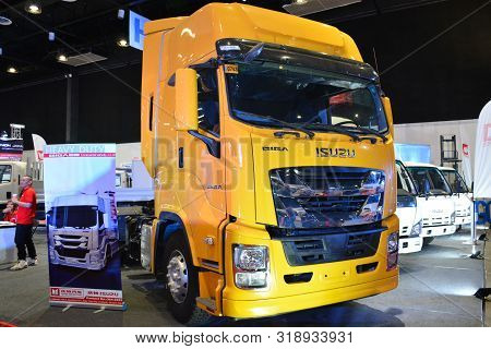 Isuzu Giga Tractor Head Truck